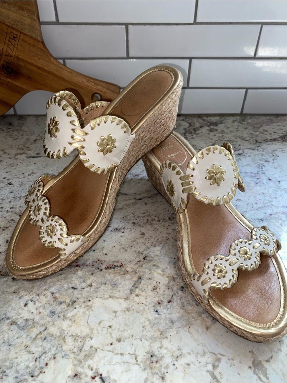 Jack Rogers $160 Shelby Wedge Sandal in Bone & Gold Preppy 7.5 EUC